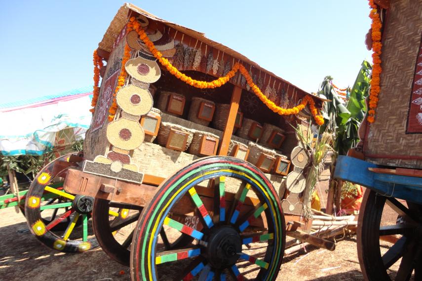 Une charette au festival des semences en Inde