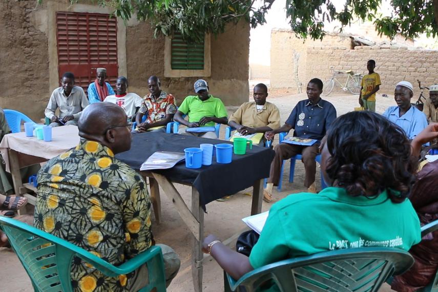 Farmer-researchers meet with Inter Pares staff and COPAGEN leaders
