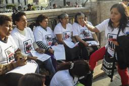 “A man doesn’t rape”: María Ysabel Cedano (far right) speaking to fellow activists to mobilize around women’s violence.