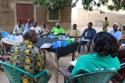 Les producteurs-chercheurs en rencontre avec les membres du personnel d’Inter Pares et de COPAGEN