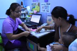 A consultation at Likhaan's clinic in Vitas, Manila.